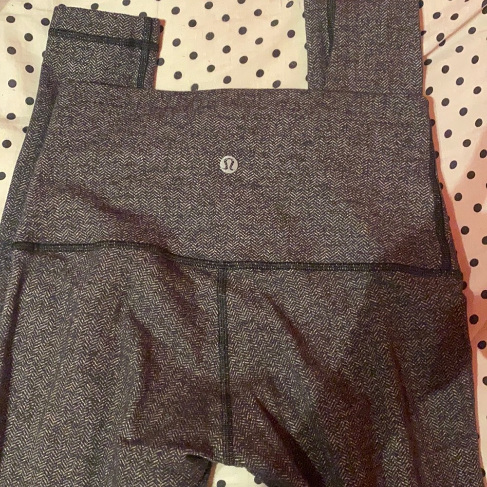Lululemon wonder under
